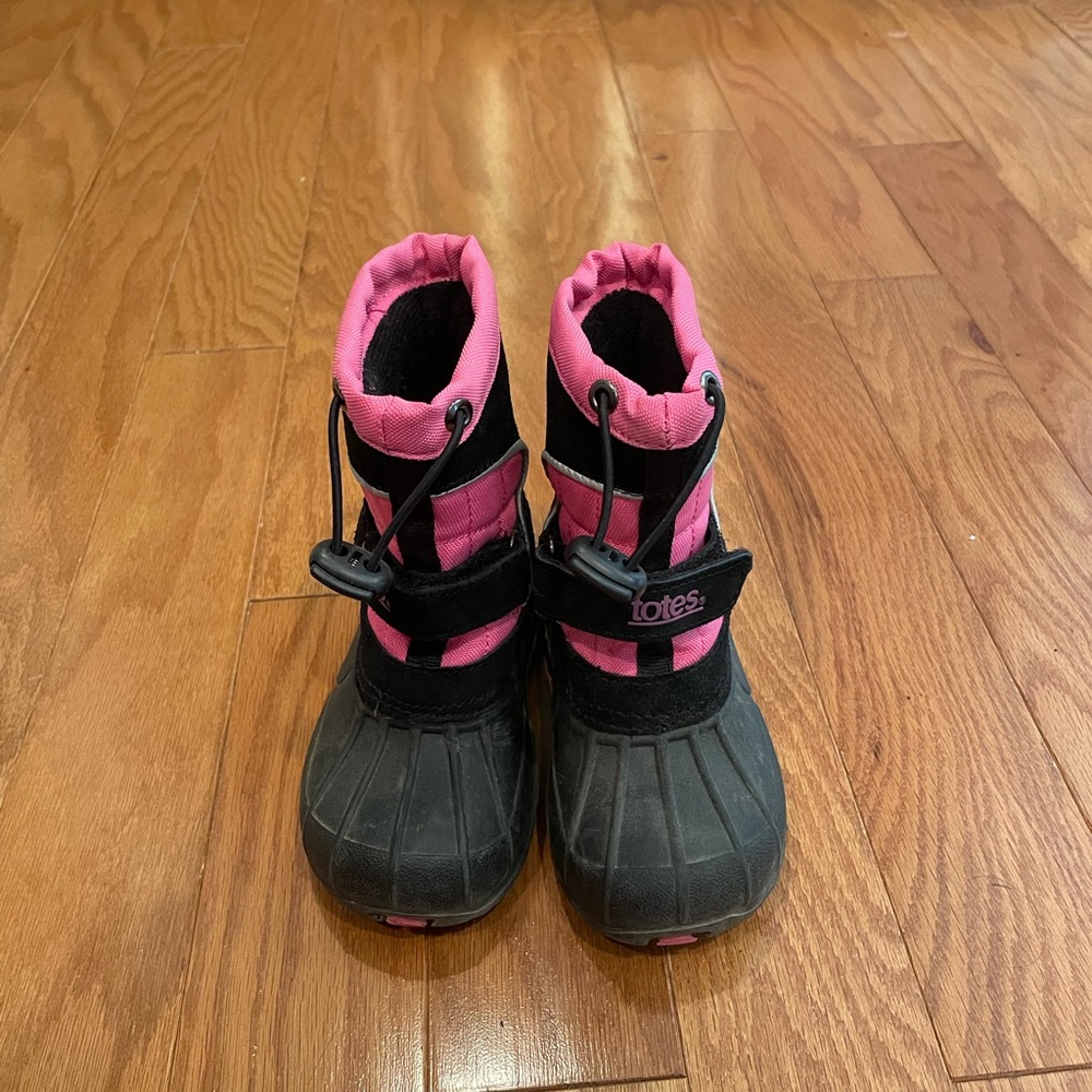 Toddler girls pink and black snow boots size 6